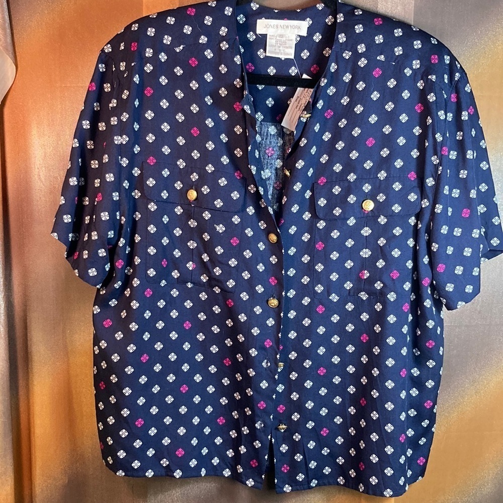 Vintage 90’s work wear blouse. Jones NY navy white pink w/ shoulder pads Size 12